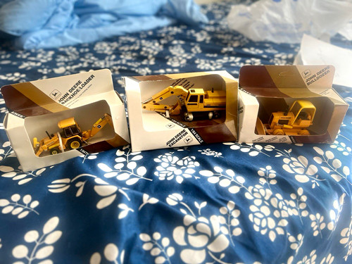 Ertl john deer - john, excavator