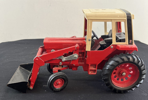 Ertl international harvester - international,